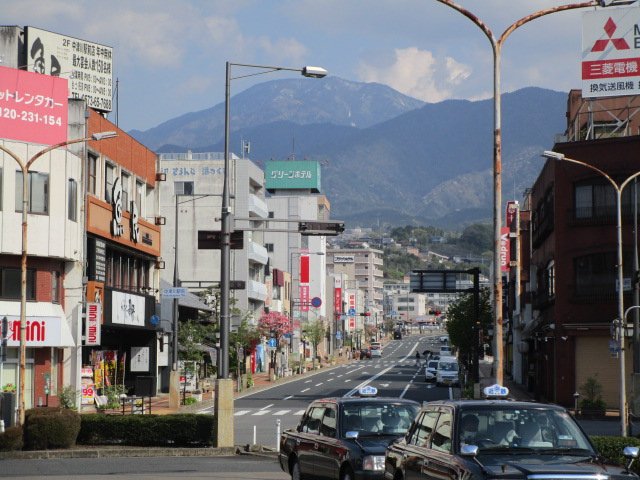 駅からのメインストリート